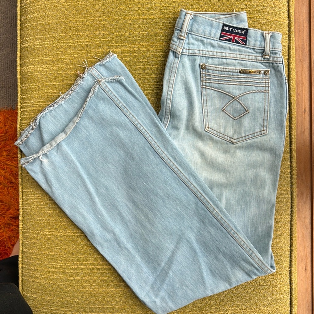 Vintage Brittania mid rise Flare Jeans. Fit like a 4-6 or 27.